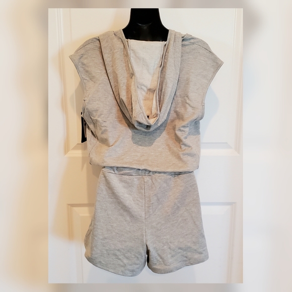 Hooded Romper - Picture 3 of 9